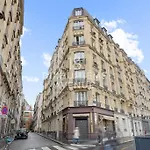 Modernite Et Confort A Montmartre