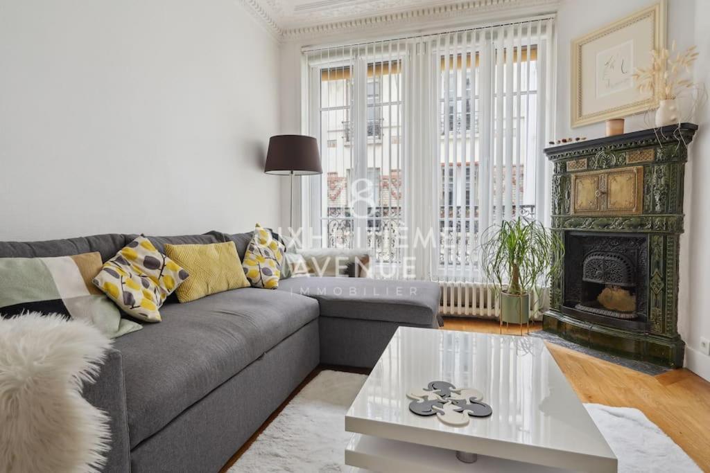 Modernite Et Confort A Montmartre Apartment